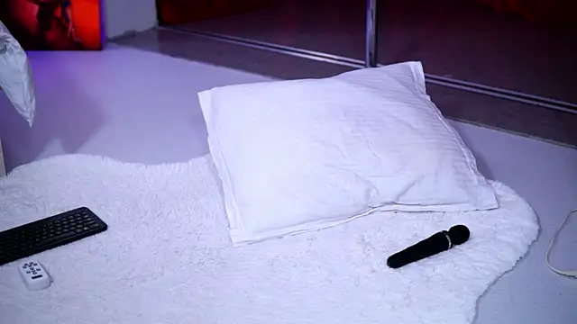 Snapshot of NatyDesiree chatting on November 2025 10:15:01 AM NatyDesiree online show from November 2025 10:15:01 AM