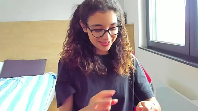 uniquerossie online show from October 2025 10:36:02 AM