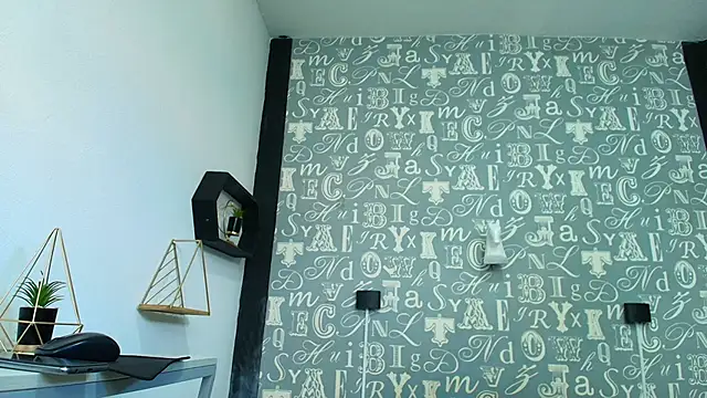 Lindsey8 online show from November 2025 12:39:02 PM