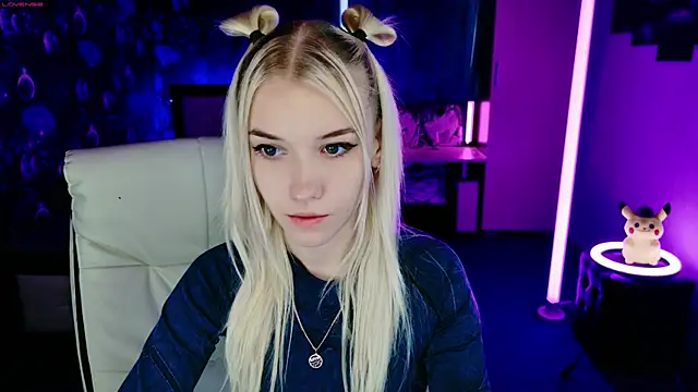 ShhhO O online show from November 2025 12:04:02 PM