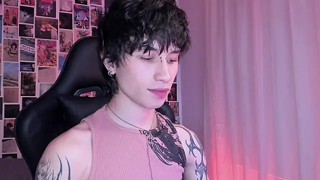 Snapshot of liamelf chatting on January 2025 05:26:02 AM liamelf online show from January 2025 05:26:02 AM