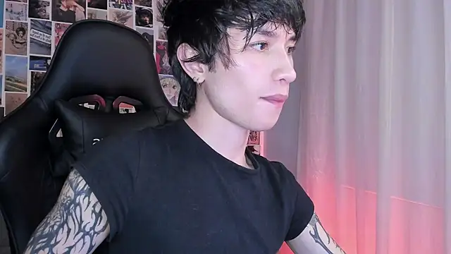 Snapshot of liamelf chatting on March 2025 09:36:02 AM liamelf online show from March 2025 09:36:02 AM