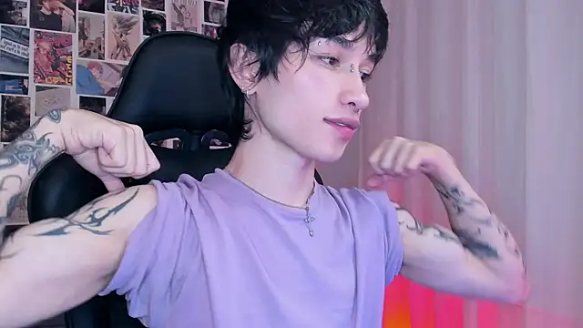 Snapshot of liamelf chatting on March 2025 04:05:01 AM liamelf online show from March 2025 04:05:01 AM