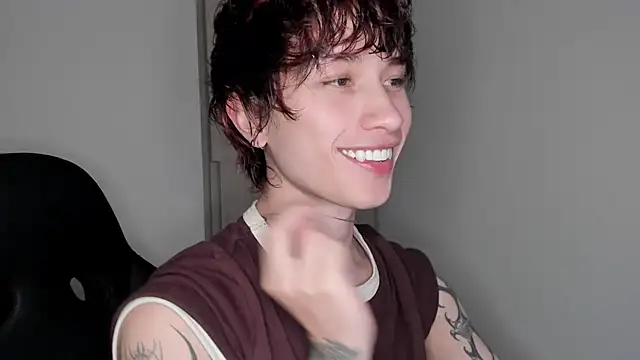 Snapshot of liamelf chatting on January 2026 04:40:01 AM liamelf online show from January 2026 04:40:01 AM