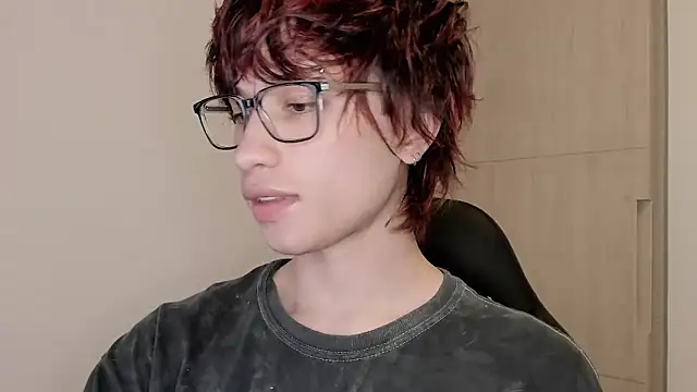 Snapshot of liamelf chatting on February 2026 02:04:02 AM liamelf online show from February 2026 02:04:02 AM