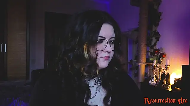 Laura Karamazov online show from June 2026 06:24:02 PM