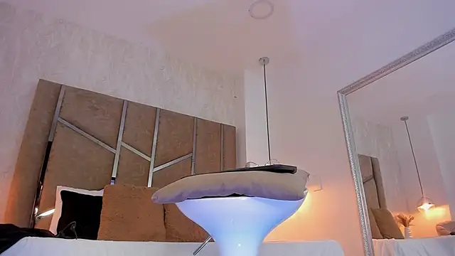 Martinaa Jones  online show from March 2026 12:44:01 PM