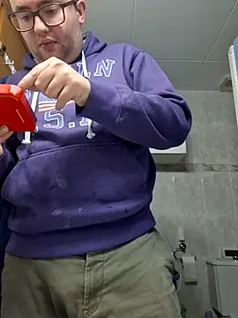 Javier bear online show from November 2025 09:38:02 PM