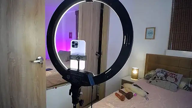 ShanonLe online show from January 2025 04:44:01 PM