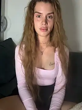 EmiliaCatalina online show from April 2026 11:58:01 PM