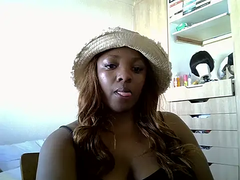 Snapshot of QuennNandi chatting on October 2025 02:52:01 PM QuennNandi online show from October 2025 02:52:01 PM