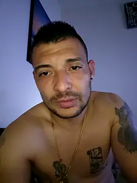 Snapshot of Zoltanioan26 chatting on April 2026 01:25:01 AM Zoltanioan26 online show from April 2026 01:25:01 AM