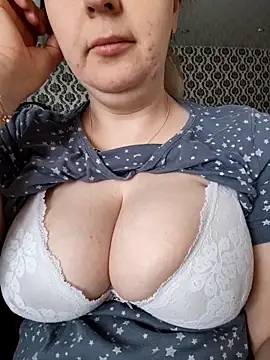 Lady nice cat online show from December 2025 02:49:01 AM