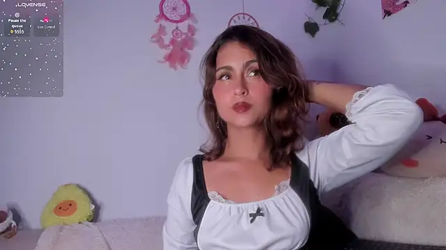 Violette-Ramirez01 online show from December 2025 01:02:02 AM