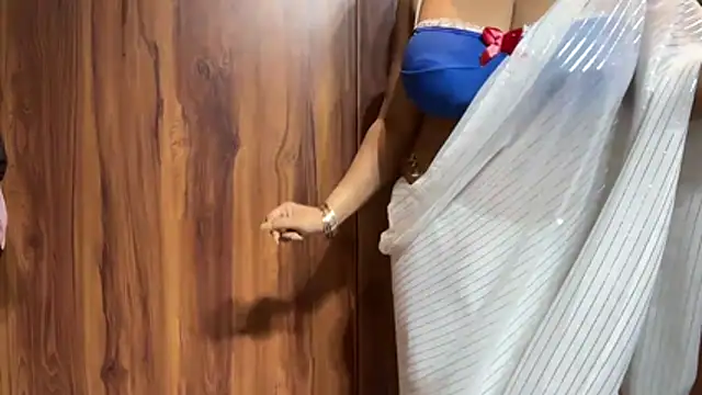 julie 08 online show from April 2026 06:13:02 PM