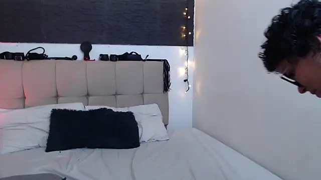 anaroman01 online show from April 2026 02:25:02 AM