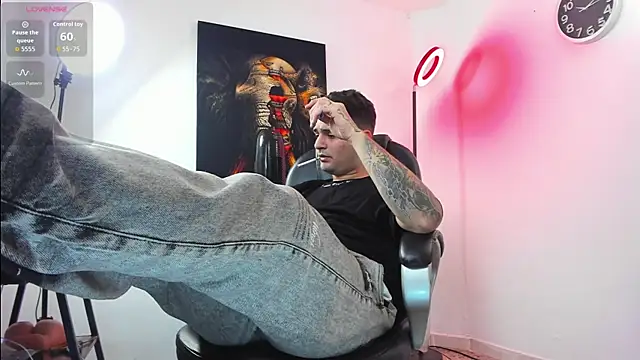 Nicolas Fellener online show from November 2025 05:20:02 AM