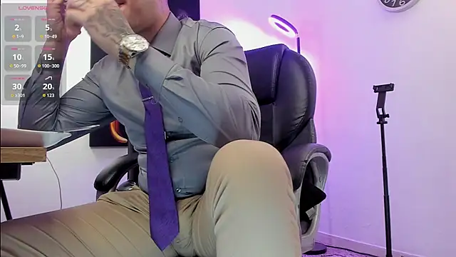 Nicolas Fellener online show from November 2025 02:45:01 AM