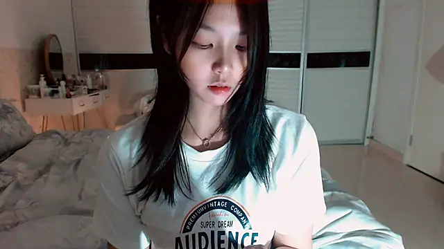 -Lucky Girl online show from November 2025 02:49:02 PM