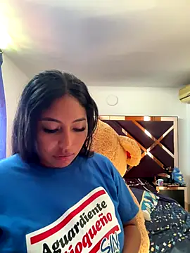 emmyjhonson07 online show from October 2025 02:18:02 PM