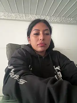 emmyjhonson07 online show from April 2026 11:46:02 AM