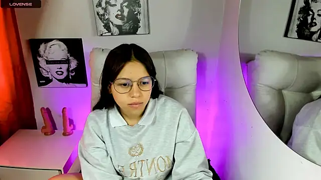 SamanthaRoldaan online show from April 2026 02:50:01 PM