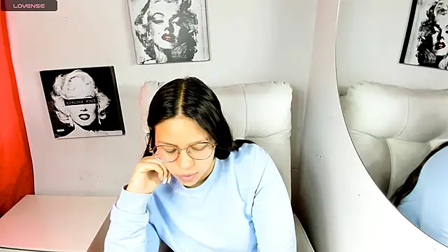 SamanthaRoldaan online show from April 2026 07:58:01 PM