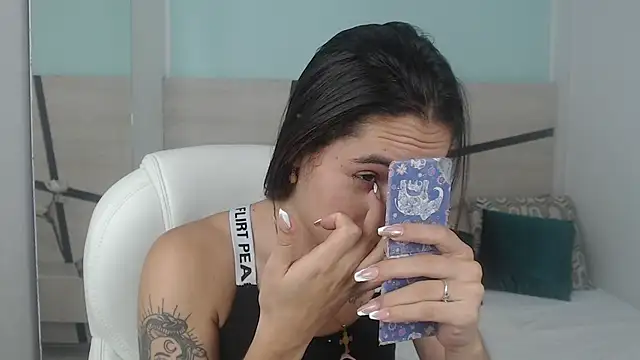 heidy hoiss online show from March 2025 02:17:01 AM