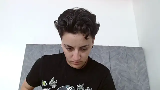 linda 33 online show from November 2025 02:59:02 PM