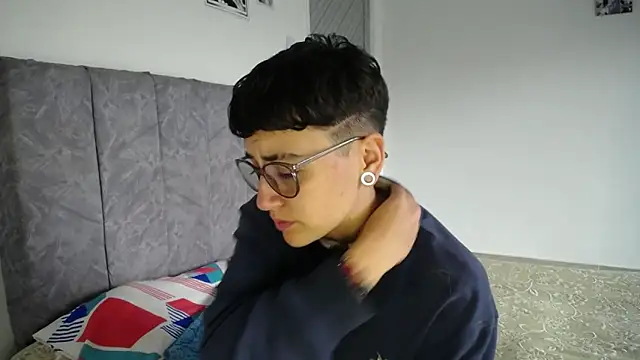 linda 33 online show from February 2026 05:42:02 PM