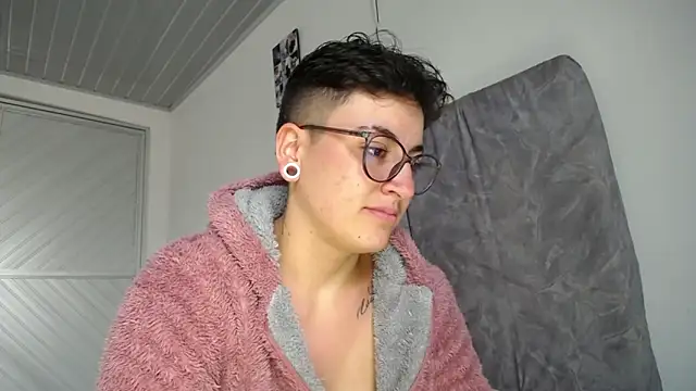 linda 33 online show from April 2026 06:32:01 PM