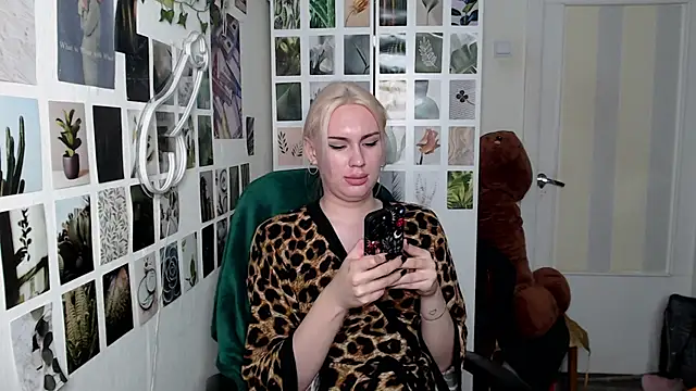 CapriScorpion online show from October 2025 12:15:02 PM