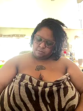 Snapshot of kweenxkarma chatting on October 2025 10:07:02 PM kweenxkarma online show from October 2025 10:07:02 PM