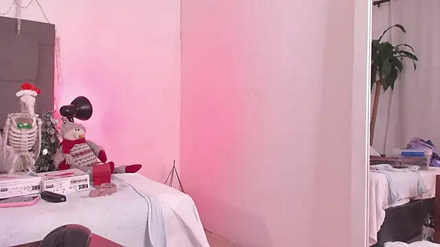 evelynjohnsoon online show from December 2024 01:39:01 PM