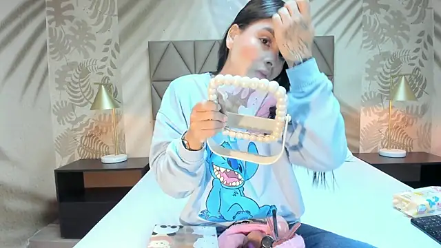 AnneDixie online show from April 2026 03:06:02 AM