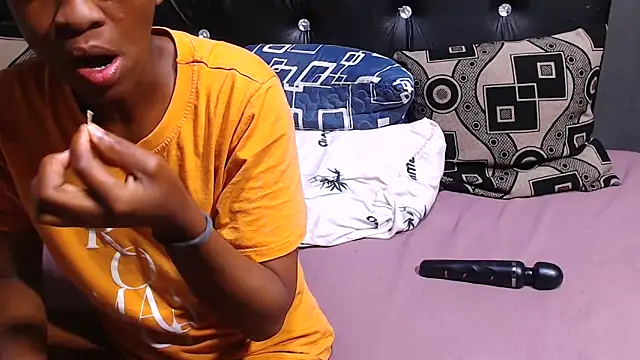 BLACKberry008 online show from November 2025 07:08:02 PM