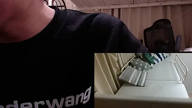 Snapshot of POCARI_SWEAT chatting on January 2025 01:31:01 PM POCARI SWEAT online show from January 2025 01:31:01 PM