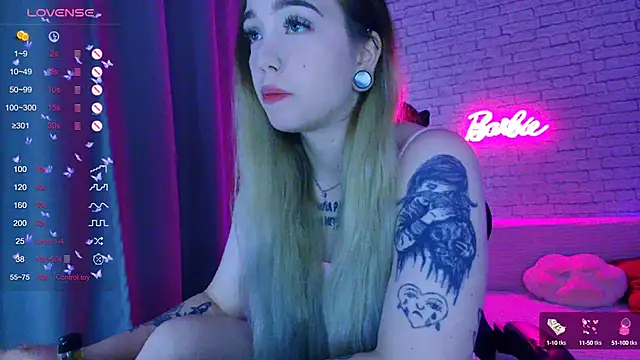 Snapshot of -Stacyy- chatting on October 2025 05:17:02 AM -Stacyy- online show from October 2025 05:17:02 AM