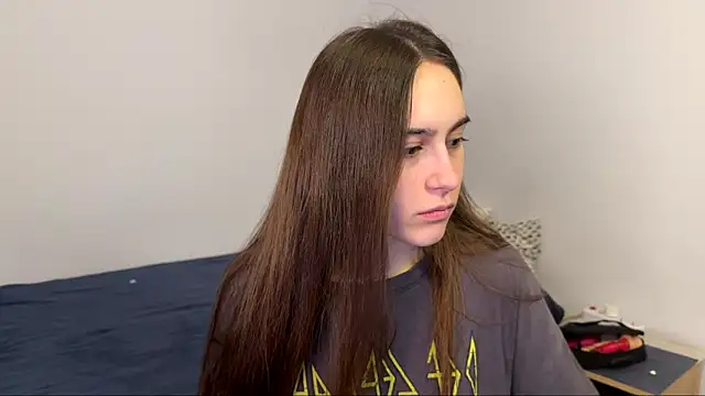 AliceKolltt online show from April 2026 09:28:01 PM