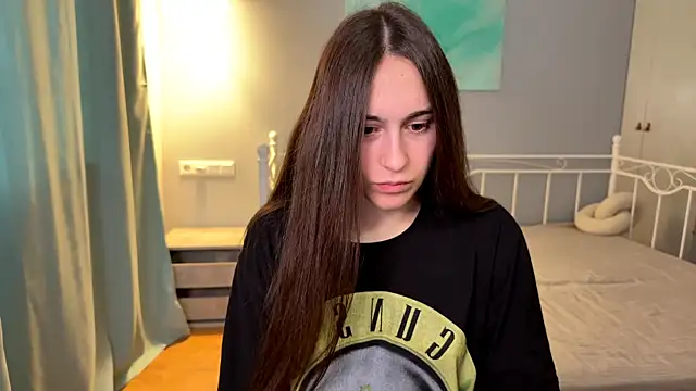 AliceKolltt online show from June 2026 01:43:01 PM