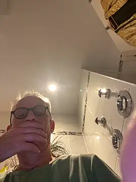 Frank22xx online show from October 2025 08:39:01 PM