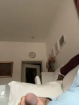 Frank22xx online show from October 2025 06:24:02 AM