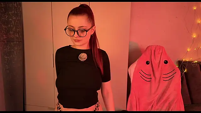 Snapshot of RozieRose chatting on December 2025 02:28:01 AM RozieRose online show from December 2025 02:28:01 AM