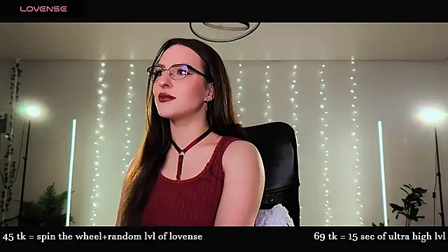 Snapshot of Alicia_x_art chatting on April 2026 05:50:02 PM Alicia x art online show from April 2026 05:50:02 PM