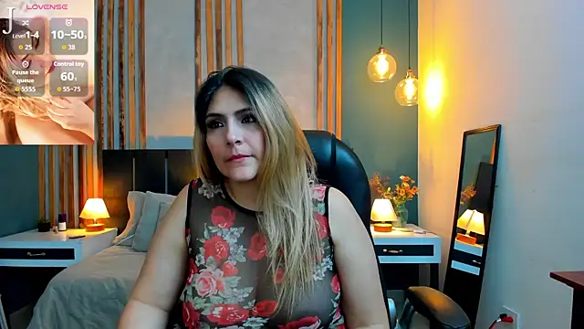 Snapshot of Melanie_silver_ chatting on June 2026 09:09:01 PM Melanie silver online show from June 2026 09:09:01 PM