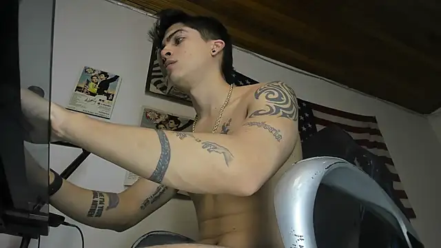 Snapshot of charlie_hotxxx chatting on May 2026 02:17:02 AM charlie hotxxx online show from May 2026 02:17:02 AM
