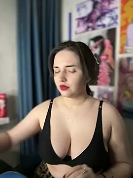 HoneySweetBee online show from February 2026 03:55:01 PM