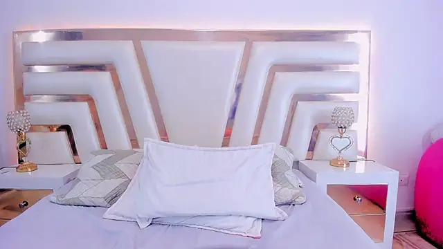 NinnaVous online show from March 2025 04:56:02 PM