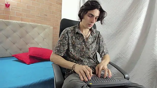 MIKE HUNTER7 online show from February 2025 01:00:02 PM