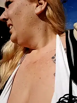 BecciDeluxe online show from December 2025 11:39:02 AM